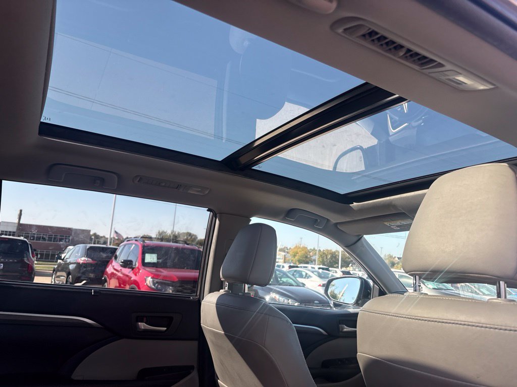 Used 2019 Predawn Gray Mica Toyota Limited Platinum image 37