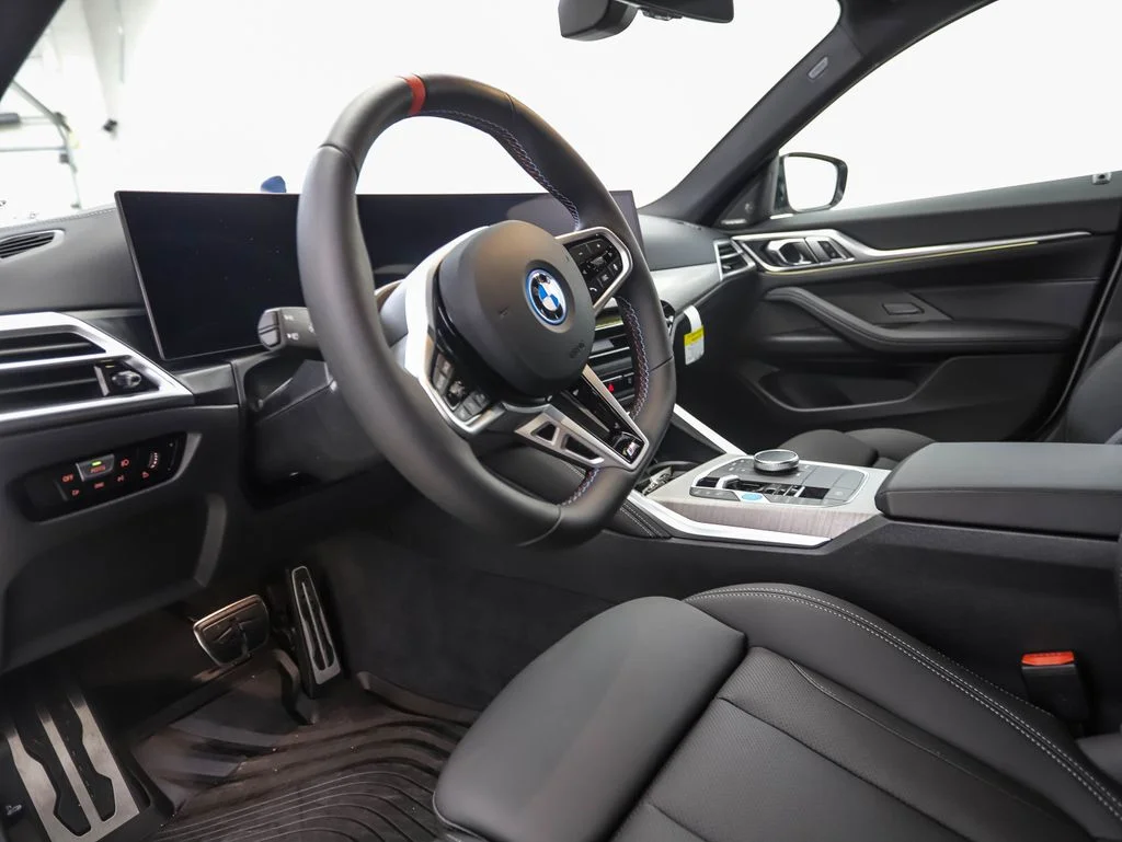2025 BMW i4 M50 - Photo 10