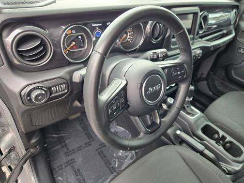 Used 2021 Gray Jeep Unlimited Sport Altitude image 18