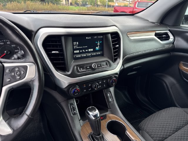 Used 2018 SUMMIT WHITE GMC SLE image 18