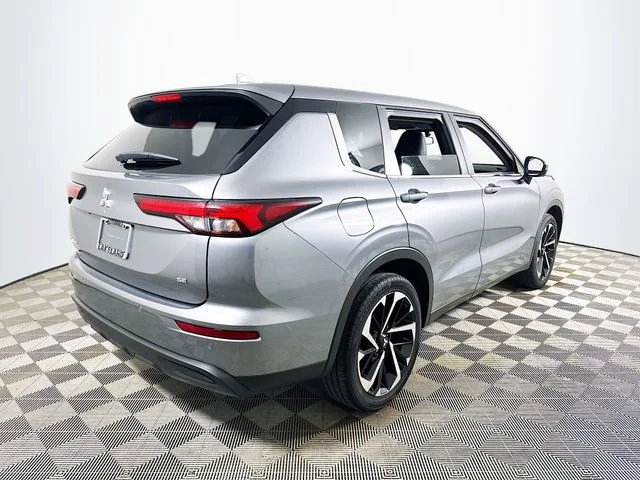 Certified Pre-Owned 2024 Mitsubishi Outlander SE