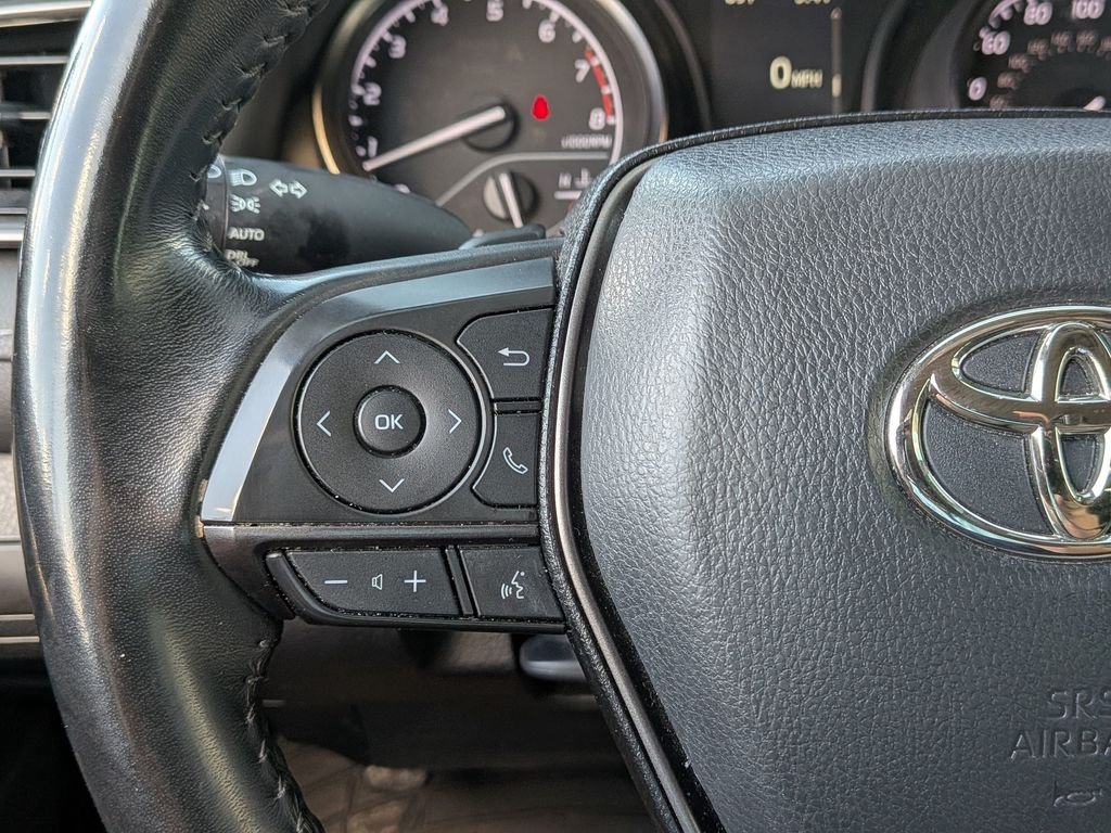 Used 2022 White Toyota SE image 17