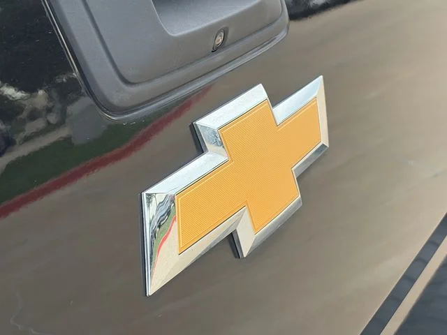 Used 2018 Black Chevrolet Z71 image 12
