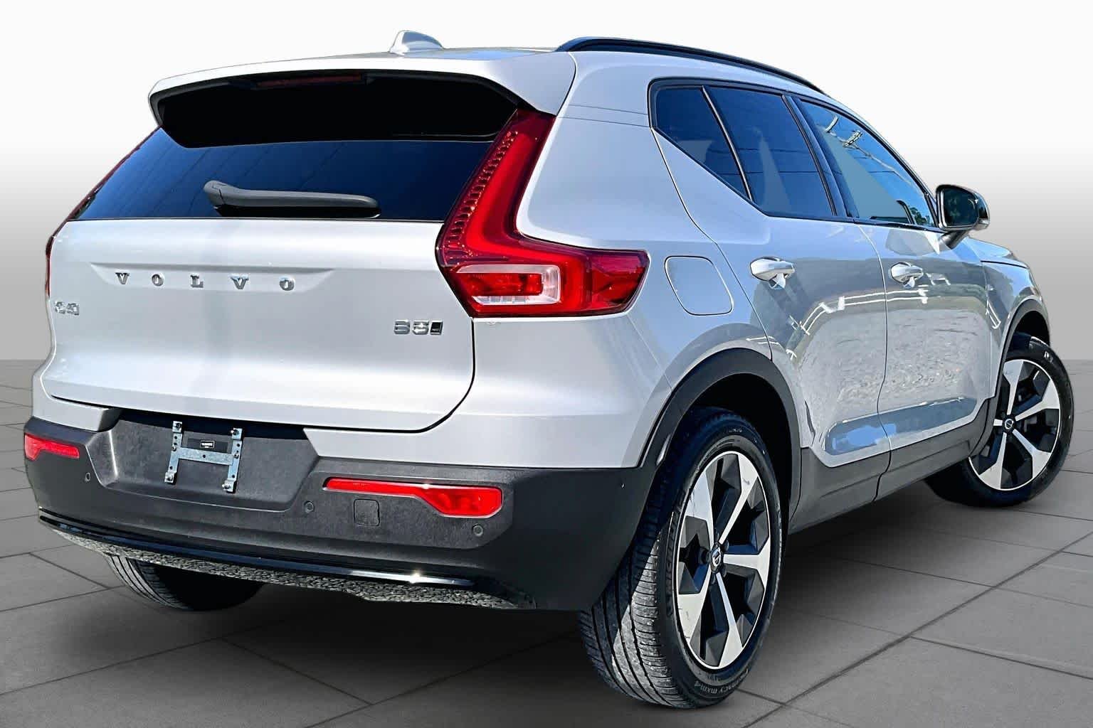 Used 2023 Silver Dawn Metallic Volvo Plus Dark Theme image 13