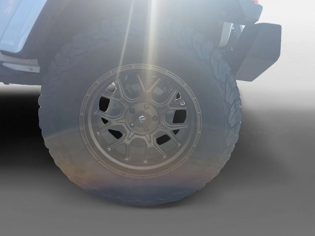 Used 2020 Bright White Clearcoat Jeep Overland image 10