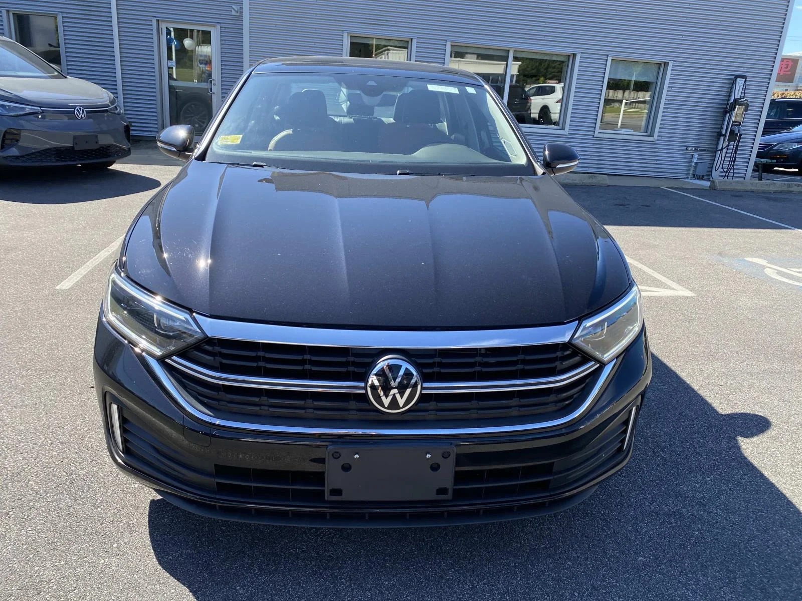 Certified Used 2024 Deep Black Pearl Volkswagen SEL Auto image 9