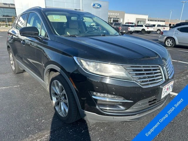 Used 2017 Black Velvet Lincoln Select image 3