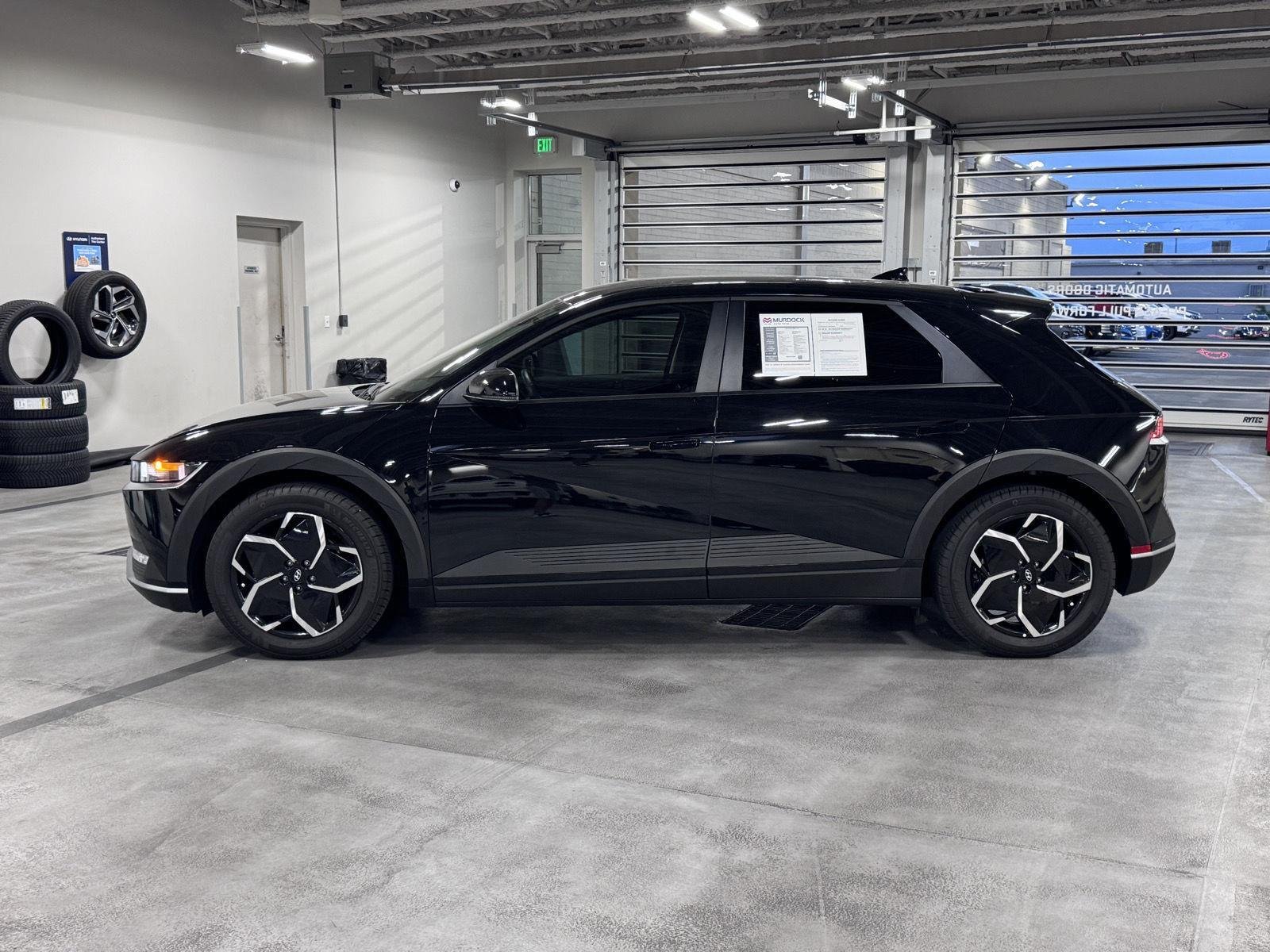 Certified Used 2024 Abyss Black Hyundai SEL image 2