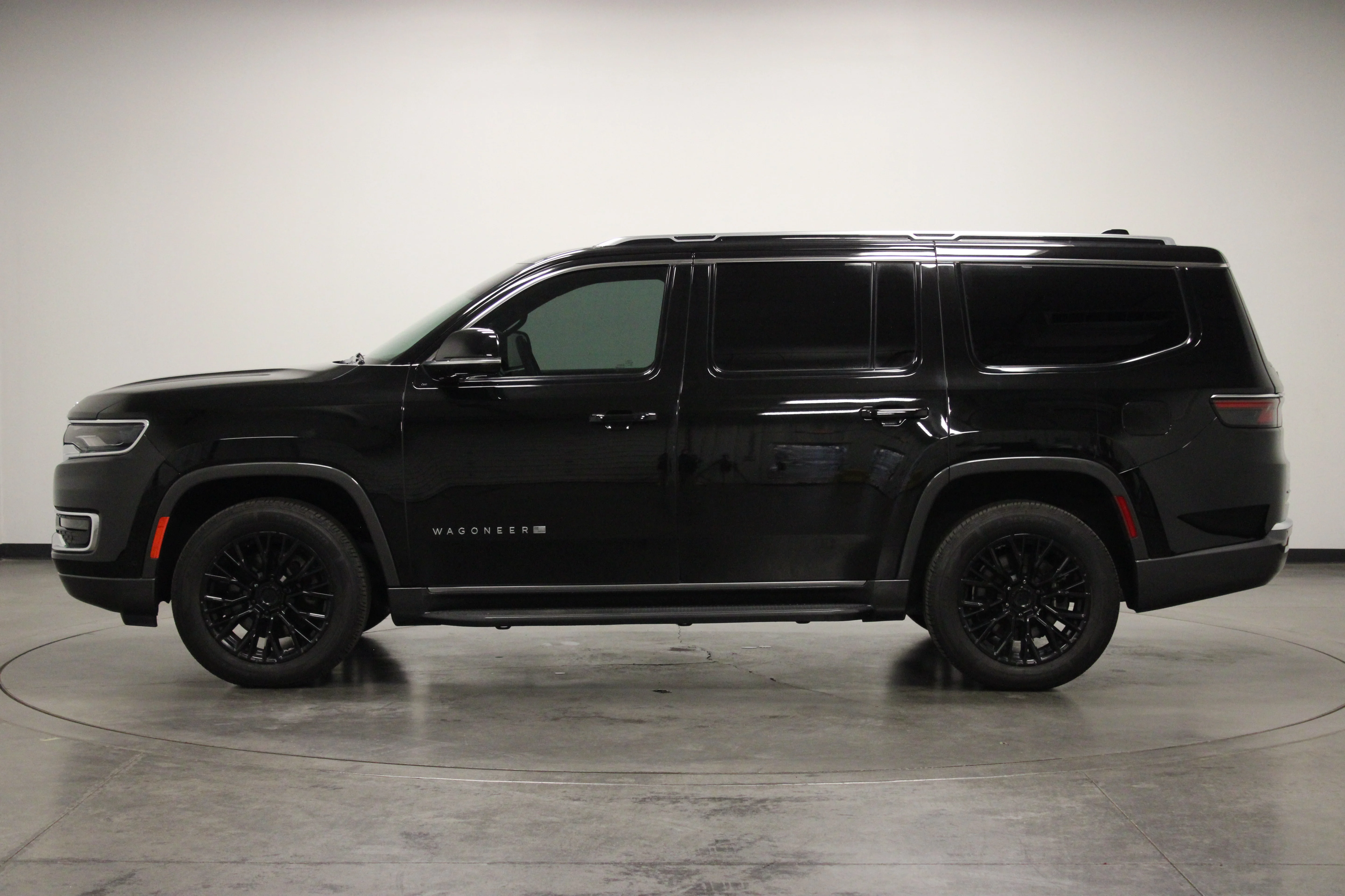 Used 2022 Diamond Black Crystal Pearlcoat Jeep Series II image 5