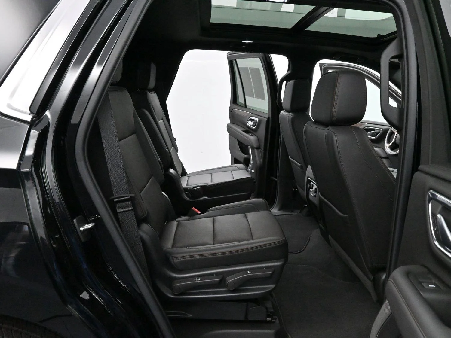 Used 2022 Black Chevrolet High Country image 38