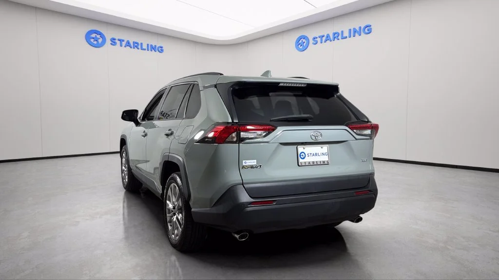 Used 2023  Toyota XLE Premium image 6