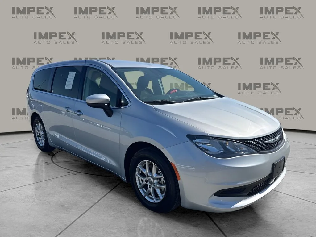 Used 2023 Silver Chrysler LX image 7