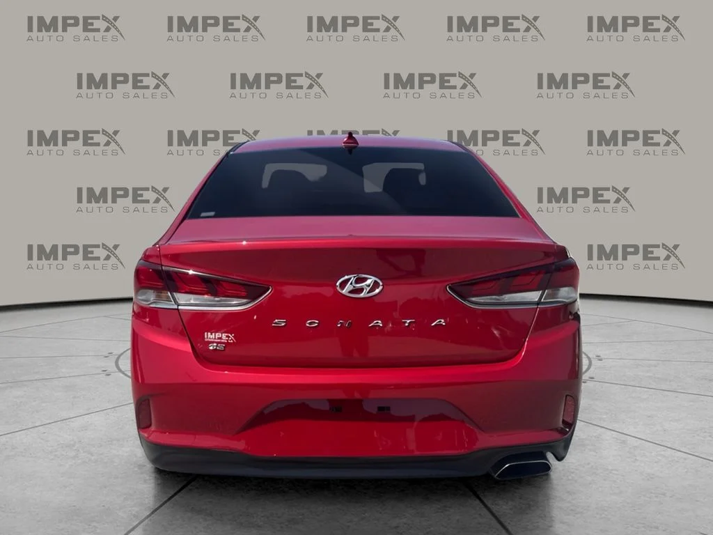 Used 2019 Red Hyundai SE image 4
