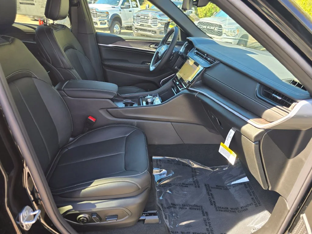 New 2027 Black Jeep Limited Reserve image 28