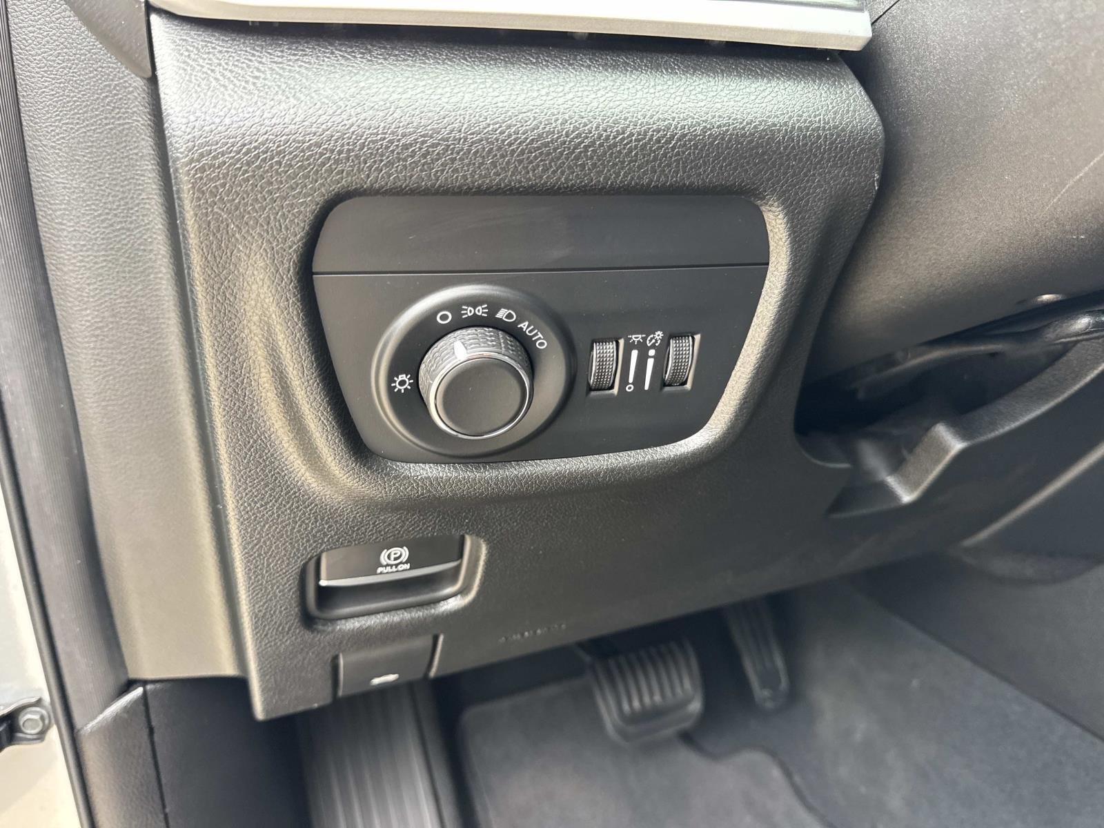 Used 2024 Silver Zynith Jeep Laredo image 20