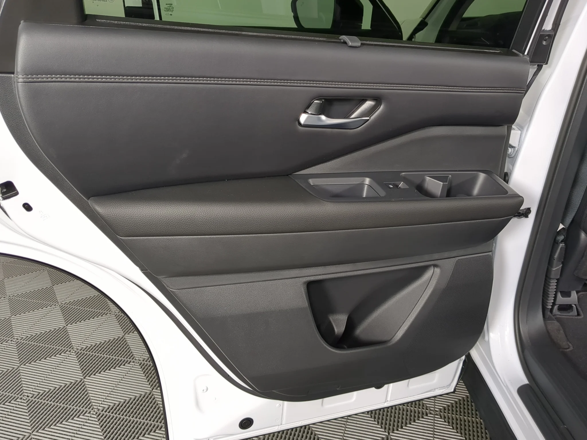 New 2026 2T WHT BLK Nissan Platinum image 15