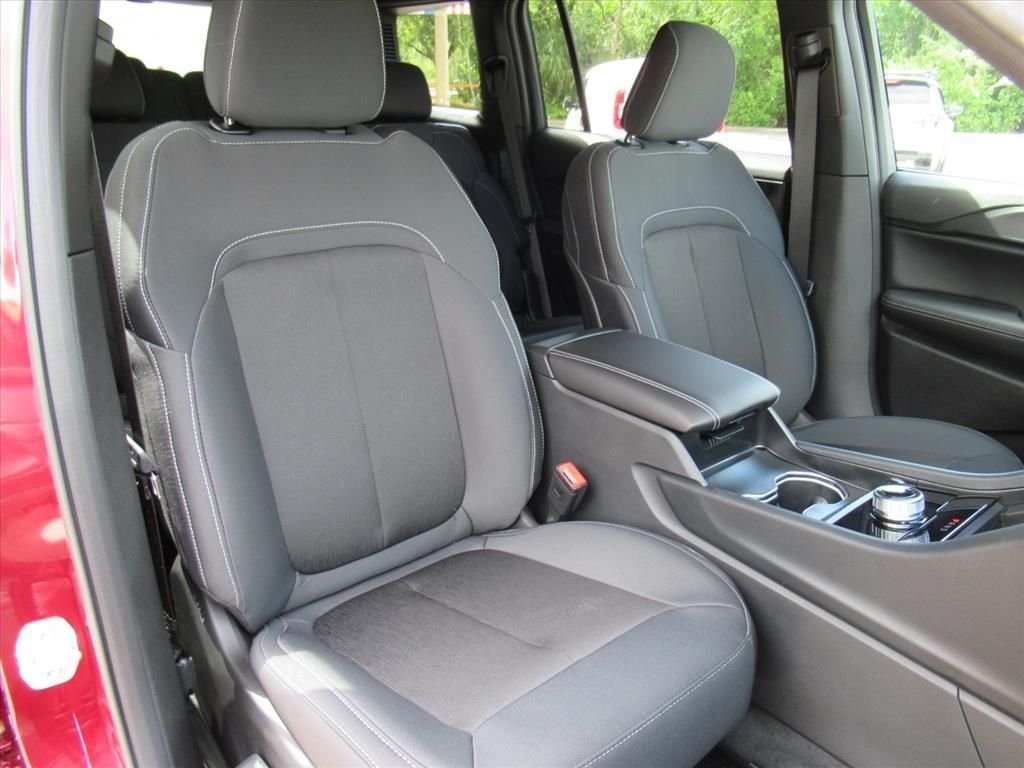 New 2026 Velvet Red Pearl-Coat Exterior Paint Jeep Laredo X image 9