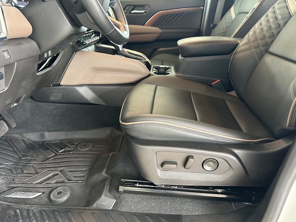 Used 2023 White GMC Denali image 14