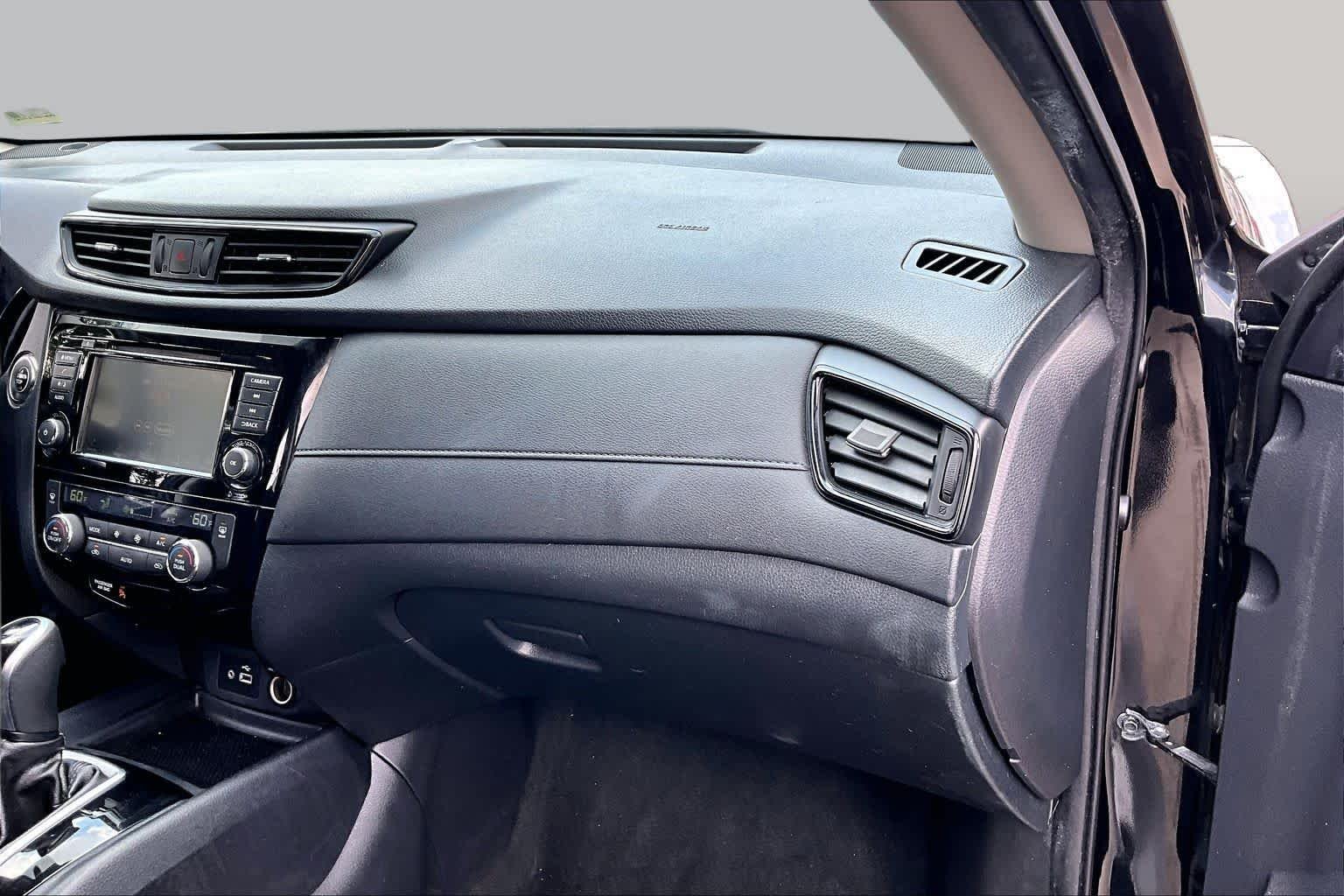 Used 2020 MAGNETIC BLACK Nissan SV image 17