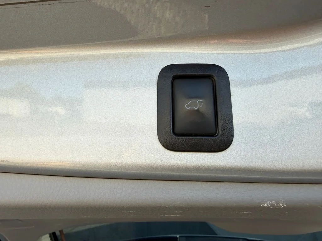 Used 2019 Silver Toyota XLE image 17