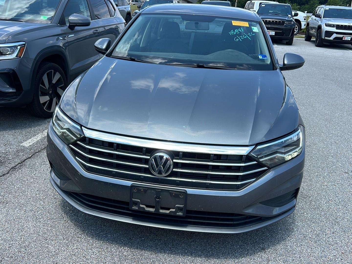 Used 2019 Platinum Gray Metallic Volkswagen SE image 9