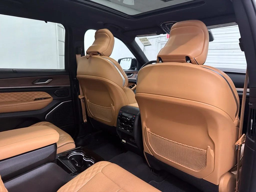 Used 2023 White Jeep Summit image 31