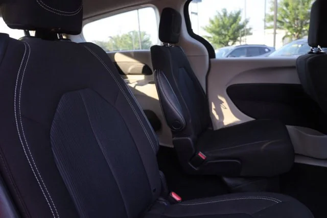 Used 2023 Black Chrysler LX image 38