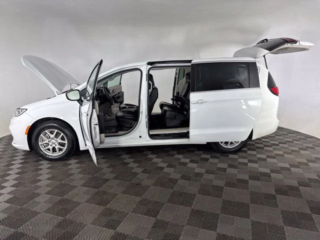 Used 2023 White Chrysler Touring L image 12