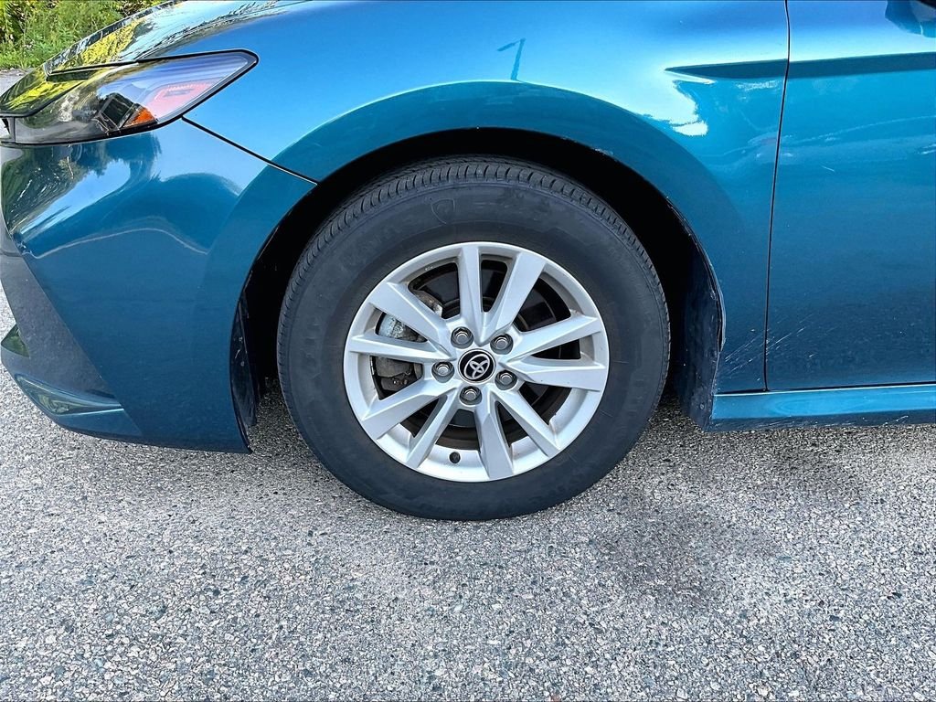 Used 2025  Toyota LE image 7