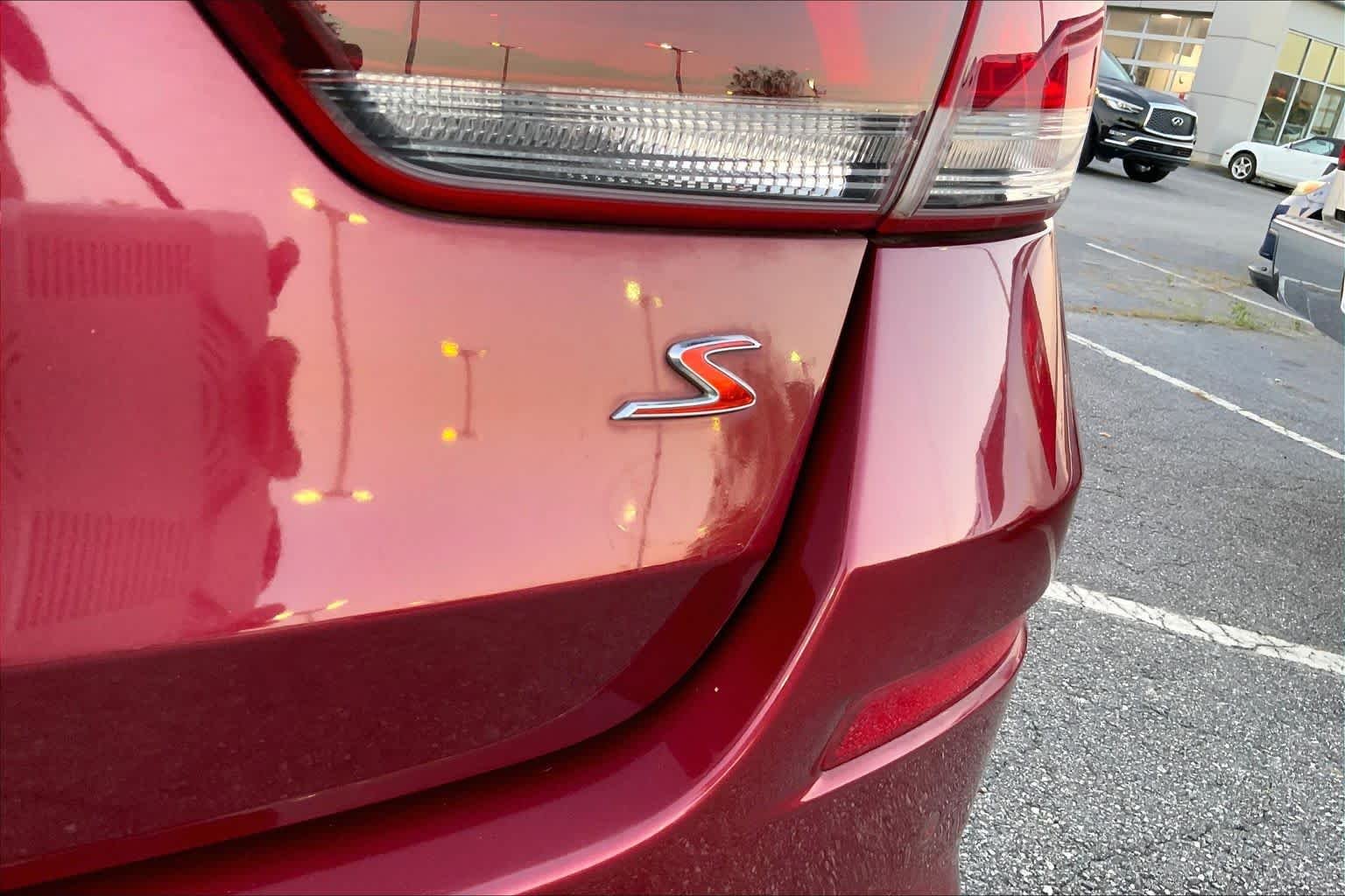 Used 2019 Passion Red Kia S image 9