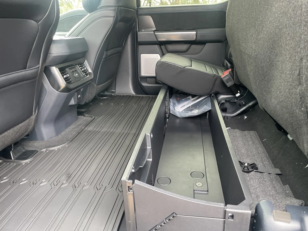 New 2026 Glacier Gray Metallic Tri-Coat Ford F-350® Platinum® image 14