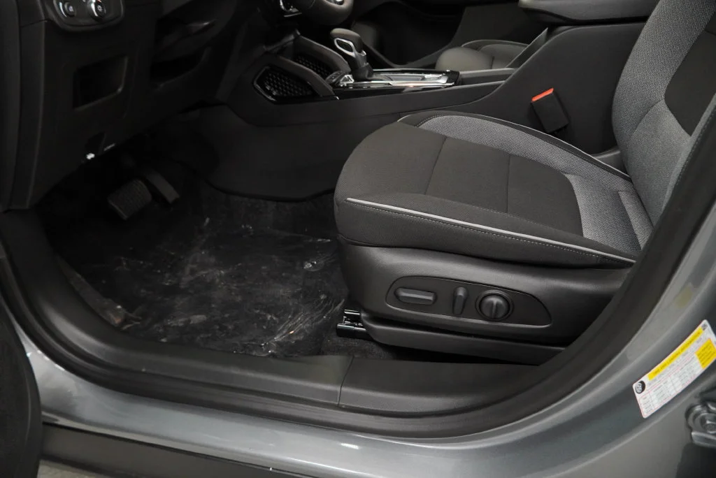 New 2026 Sterling Gray Metallic Chevrolet LT image 31
