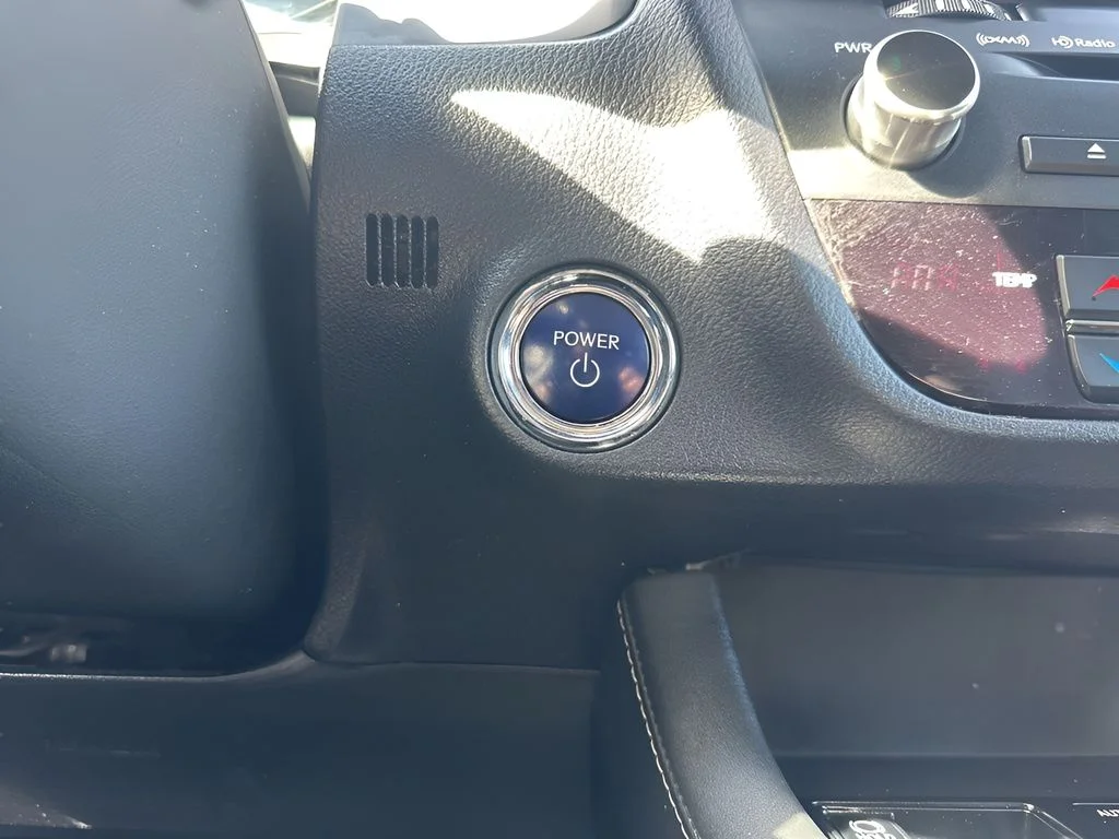 Used 2018 White Lexus 450h image 21