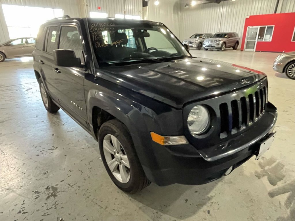 Used 2015 Gray Jeep Sport image 1