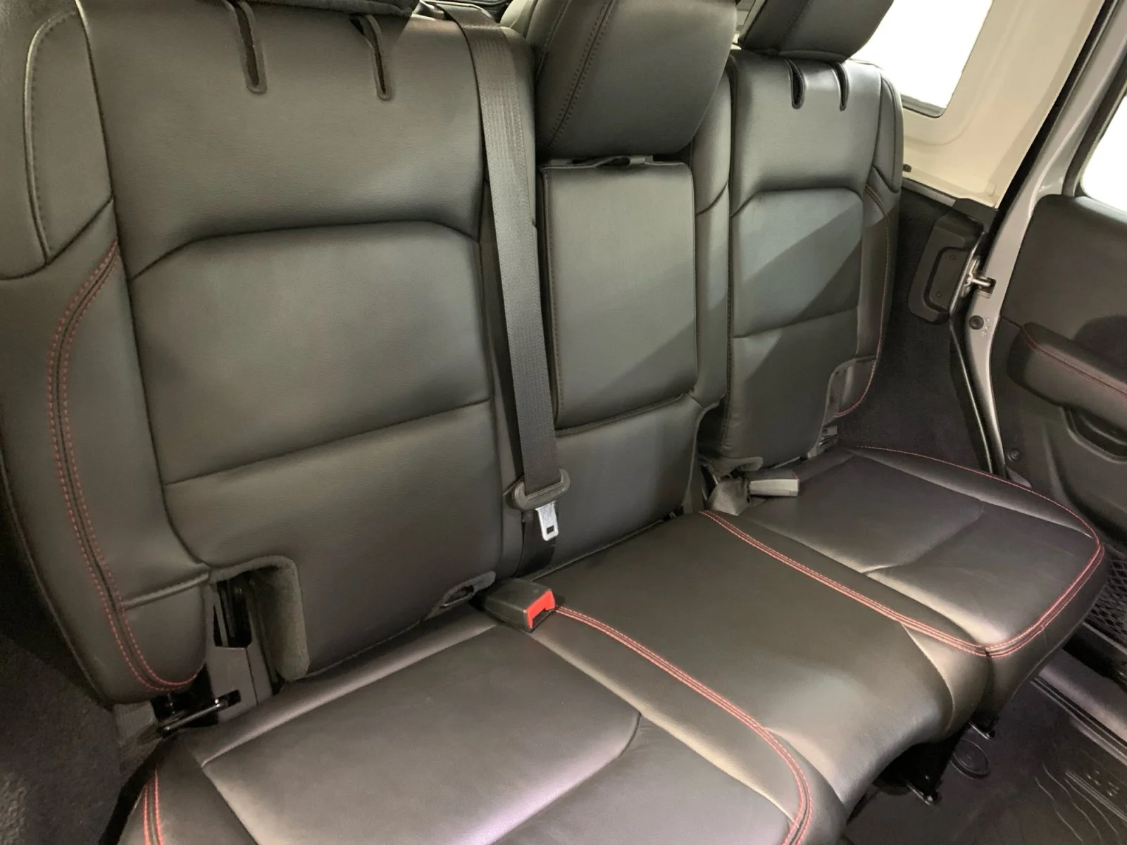 Used 2021 Billet Silver Metallic Clear Coat Jeep Unlimited Rubicon image 18
