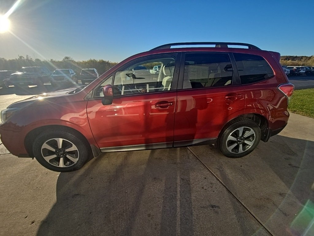 2017 Subaru Forester 2.5i Premium photo 3