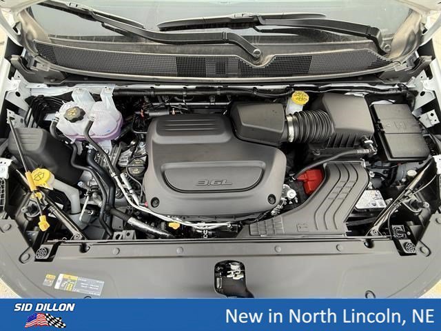 New 2026 Bright White Clear-Coat Exterior Paint Chrysler Limited image 6