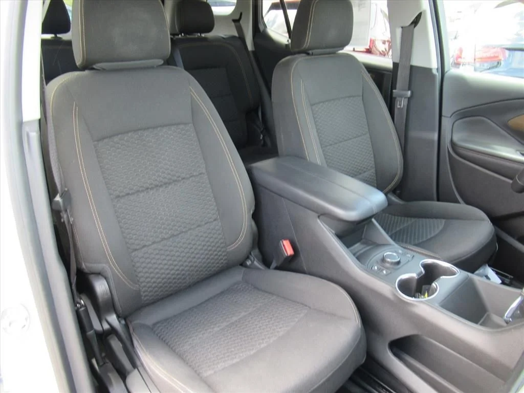 Used 2018 Silver GMC SLE image 9