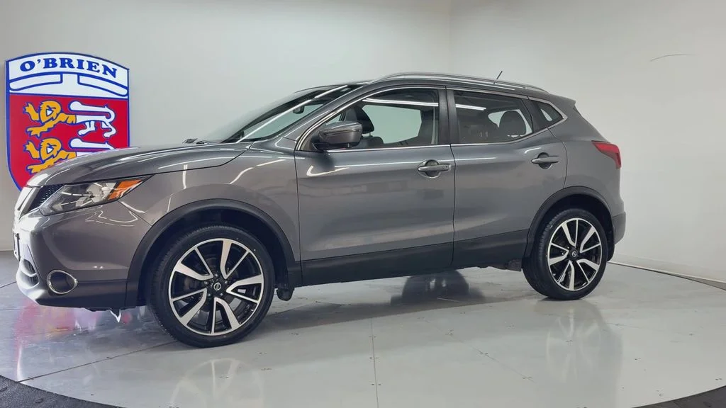 Used 2019 Gun Metallic Nissan SL image 8
