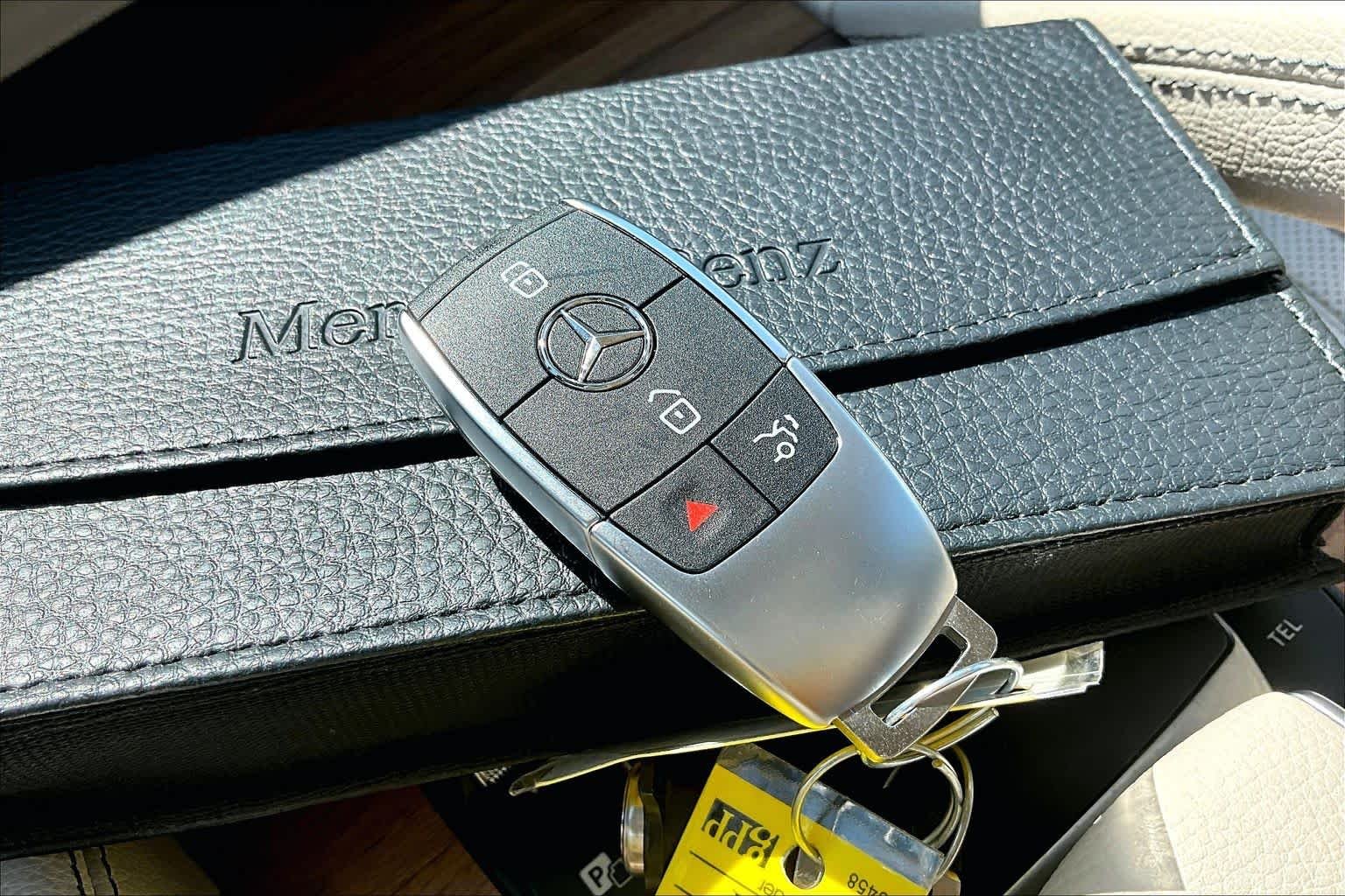 Used 2025 Polar White Mercedes-Benz GLE 450e image 15