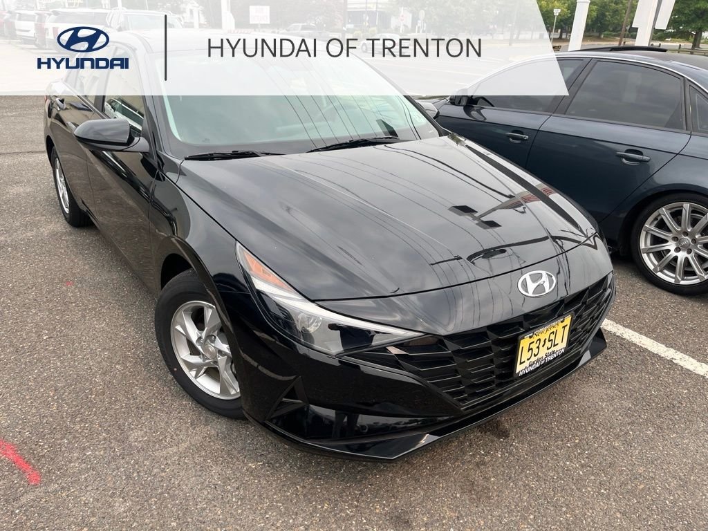 Certified Used 2023 Black Hyundai SE image 1