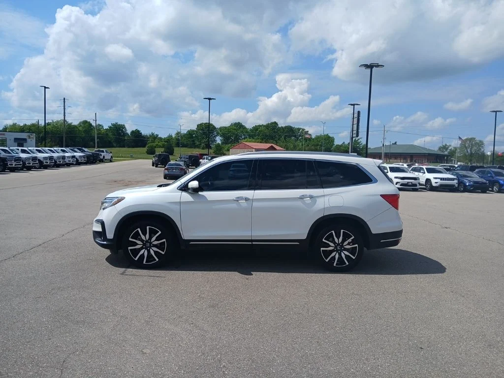 Used 2020 White Honda Touring image 5