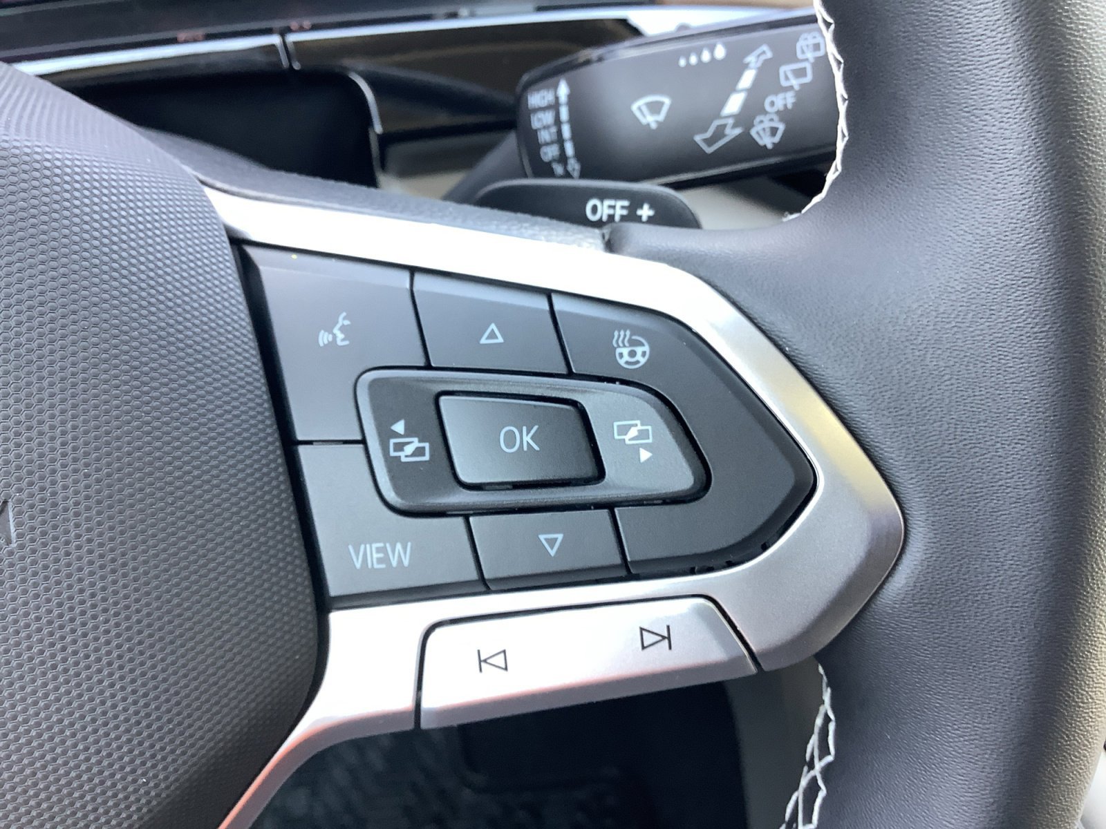 New 2026 Pure Gray Volkswagen 2.0T SE w/Technology image 25