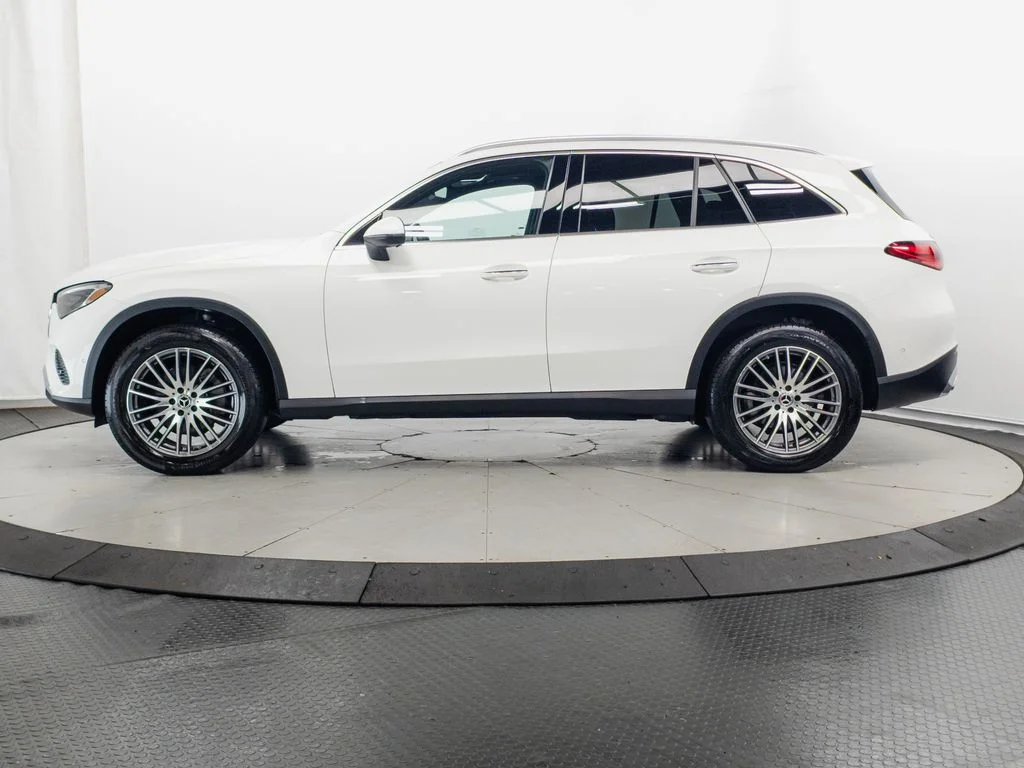 Certified Used 2026 Polar White Mercedes-Benz GLC 300 image 4