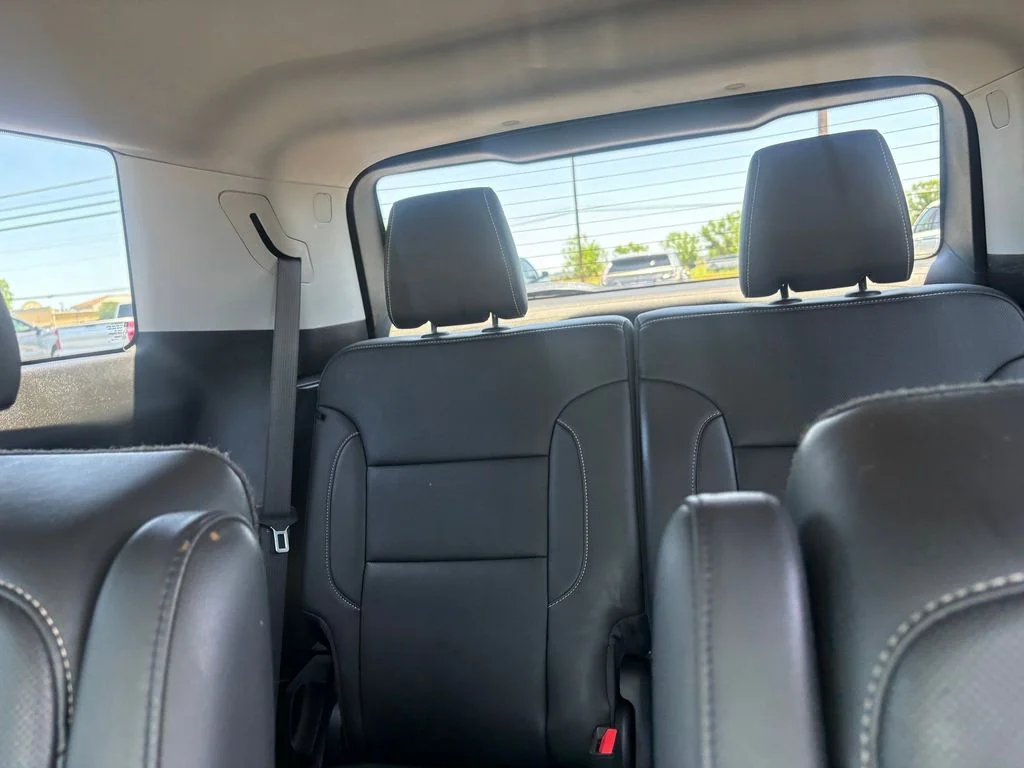 Used 2023 White GMC SLT image 29
