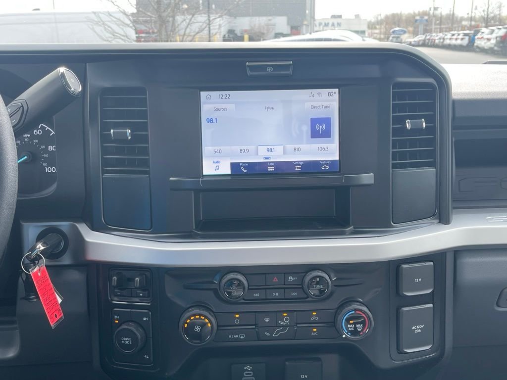 New 2026 Oxford White Ford F-450® XL image 32