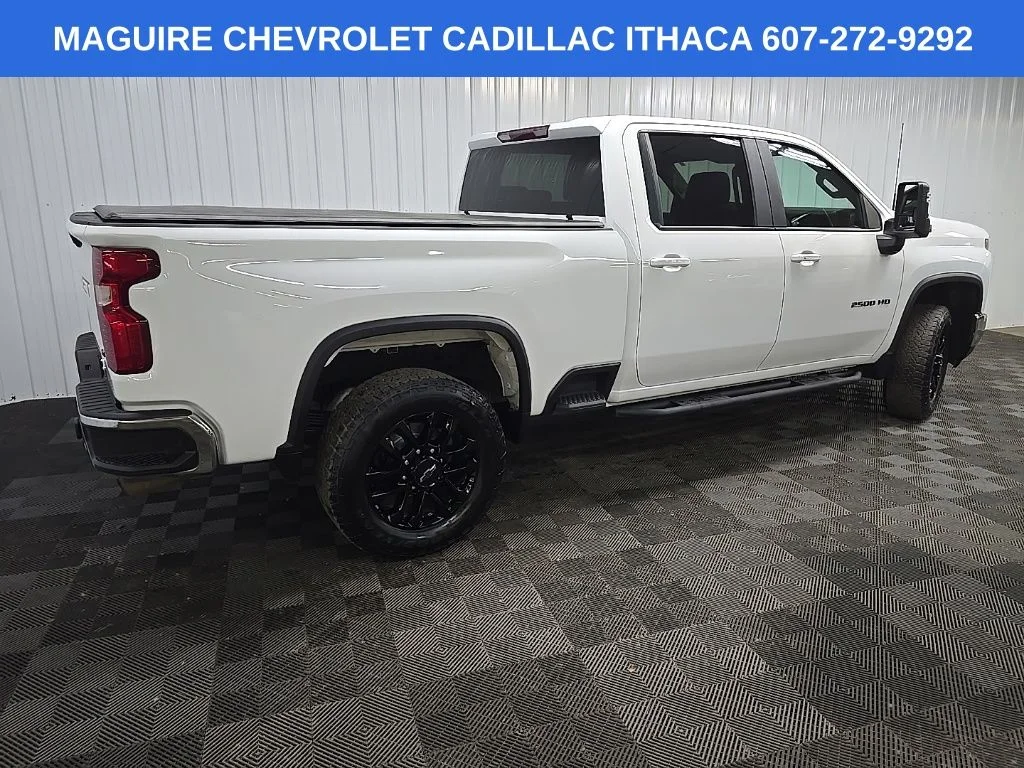 Used 2025 White Chevrolet LT image 3