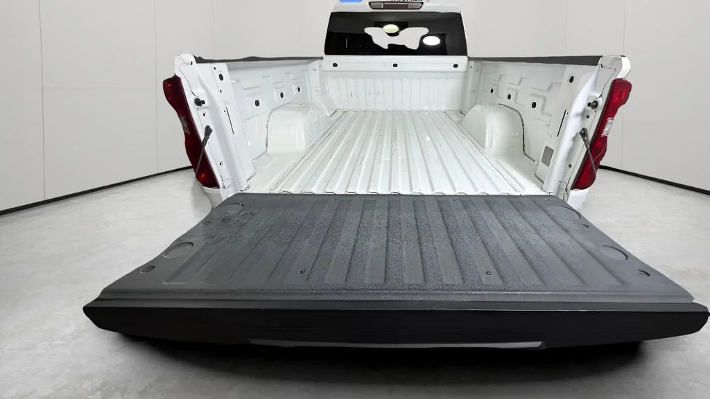 Used 2020 SUMMIT WHITE Chevrolet Custom image 27