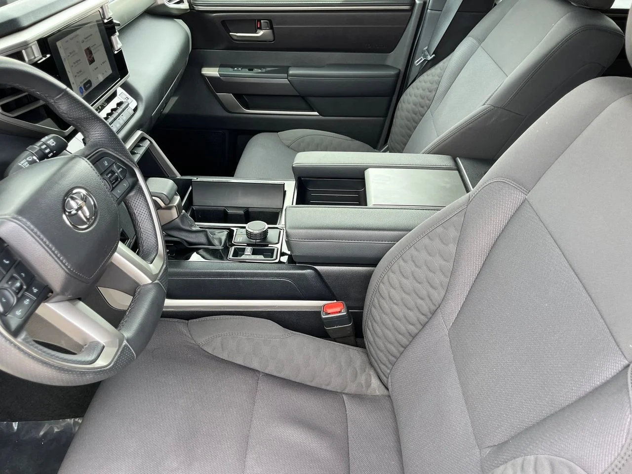 2025 Toyota Sequoia SR5 - Photo 17