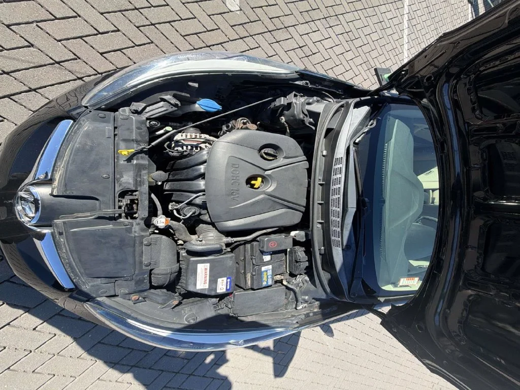 Used 2016 Black Hyundai SE image 9